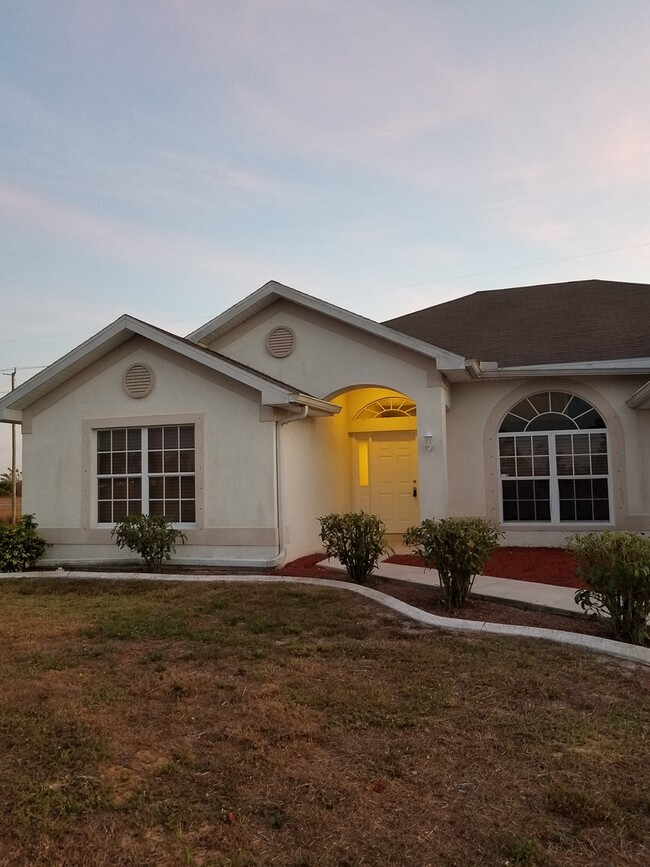 1824 NW 24th Terrace in Cape Coral, FL - Building Photo - Building Photo