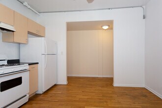 2418 N Sawyer Ave in Chicago, IL - Building Photo - Building Photo