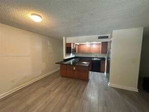 950 NW 11th St in Miami, FL - Building Photo - Building Photo