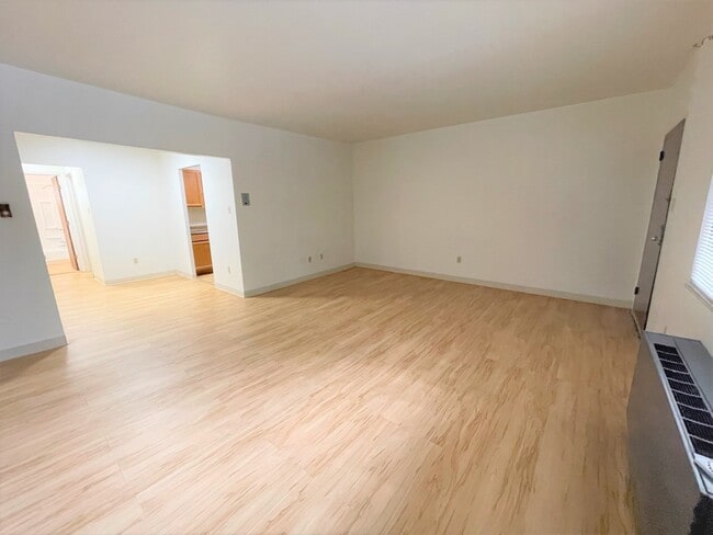 6350 Forward Ave, Unit Unit 16 in Pittsburgh, PA - Foto de edificio - Building Photo