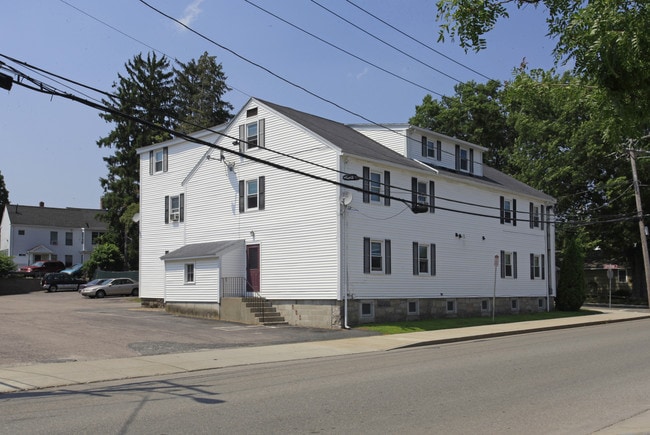 61 Jefferson St in Milford, MA - Foto de edificio - Building Photo