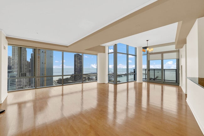 450 E Waterside Dr in Chicago, IL - Building Photo - Building Photo