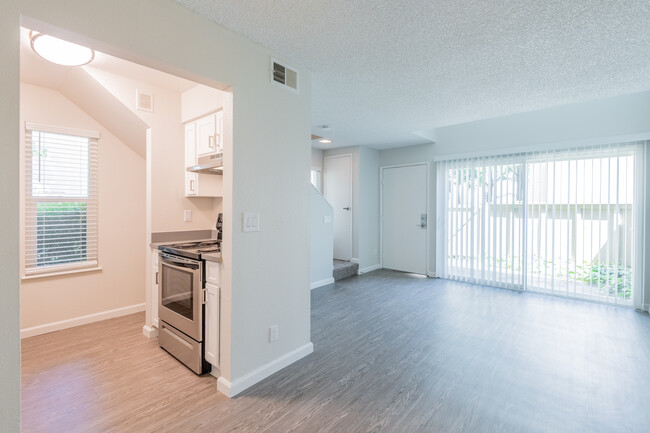 Juniper Apartments in Sacramento, CA - Foto de edificio - Interior Photo