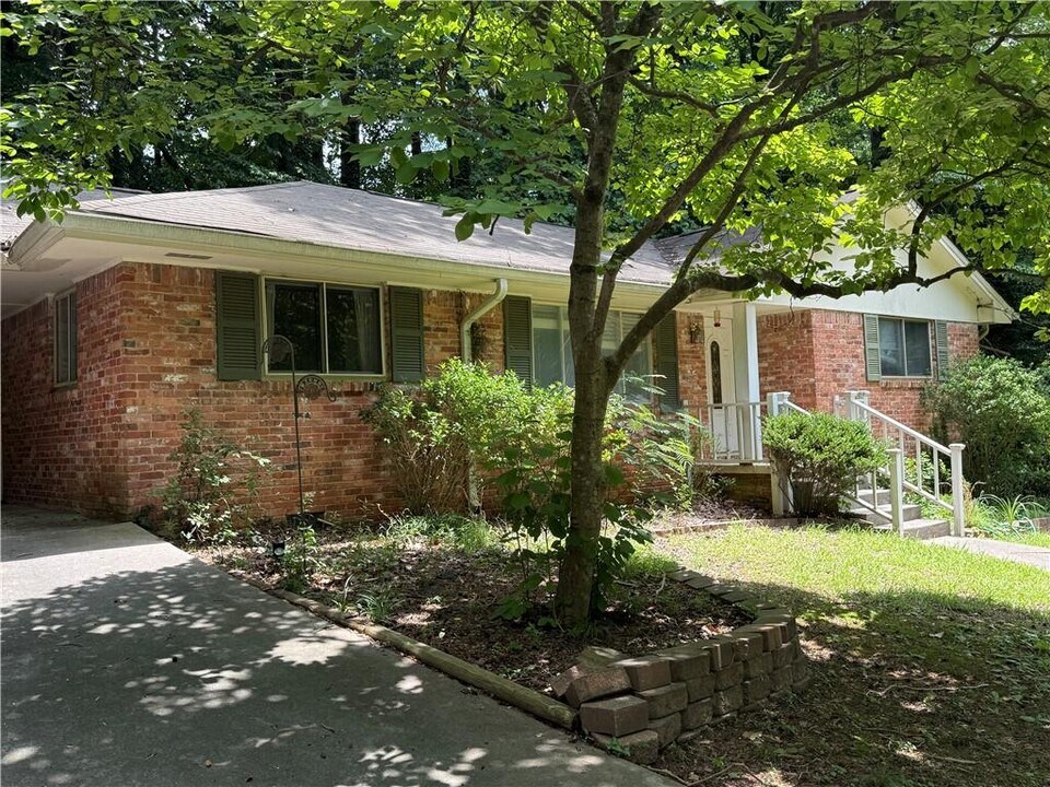 1057 Latham Rd in Decatur, GA - Building Photo