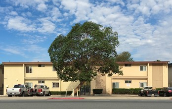 5406-5412 Imperial Ave in San Diego, CA - Foto de edificio - Building Photo