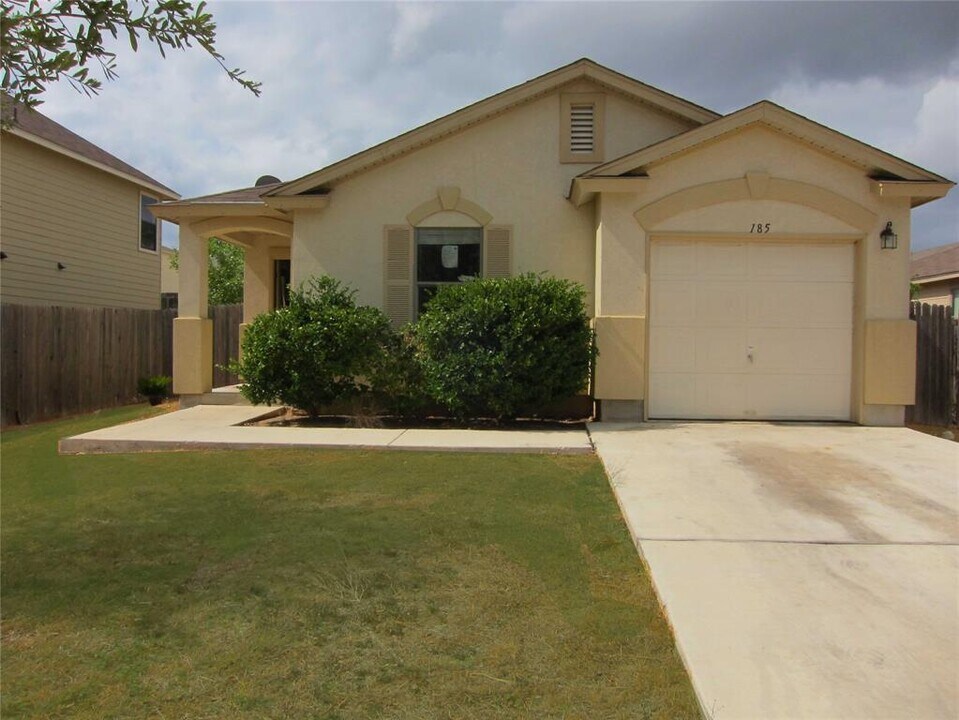 185 Myrtle St in Kyle, TX - Building Photo