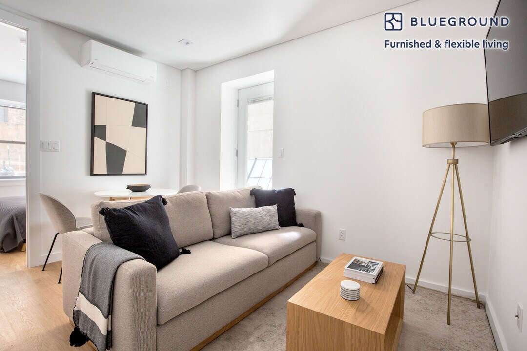 59 Thompson St in New York, NY - Building Photo