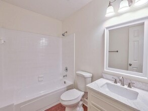 948 S Lipona Rd in Tallahassee, FL - Building Photo - Building Photo