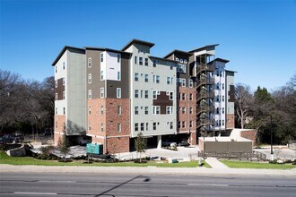 1800 S I-35 Frontage Rd in Austin, TX - Building Photo - Building Photo