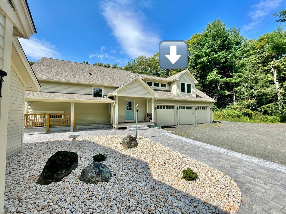 175 Arch Bridge Rd in Bethlehem, CT - Building Photo