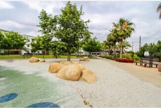 8074 Ackerman St in Buena Park, CA - Foto de edificio - Building Photo