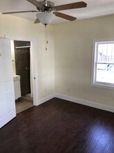 2013 Toberman St in Los Angeles, CA - Foto de edificio - Building Photo