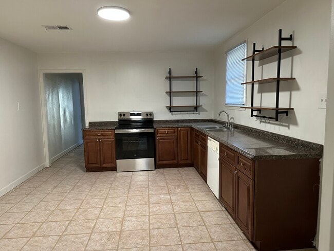 5017 Oak Dr in Marrero, LA - Building Photo - Building Photo