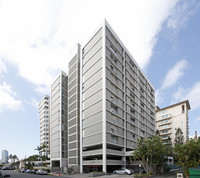 Alexander Towers in Honolulu, HI - Building Photo - Building Photo