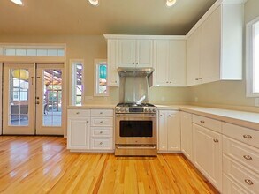 1897 NW Laura Vis Dr in Albany, OR - Building Photo - Building Photo