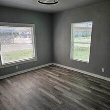 107 Quinn St in Thorndale, TX - Building Photo - Building Photo