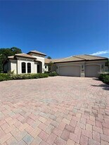 4513 Tuscana Dr in Sarasota, FL - Building Photo
