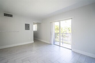 465 NE 59th St in Miami, FL - Building Photo - Building Photo