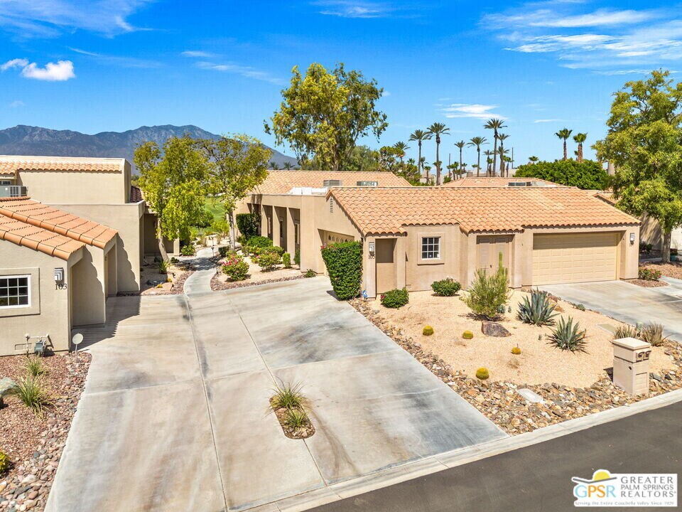 105 Augusta Dr in Rancho Mirage, CA - Foto de edificio