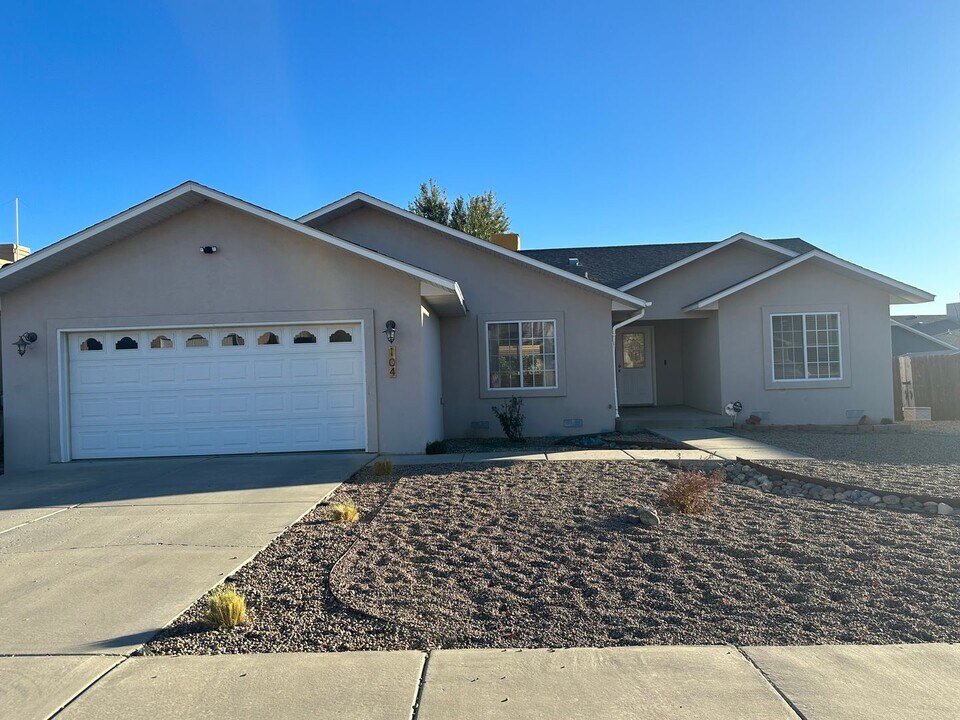 104 Park Cir in Bloomfield, NM - Building Photo
