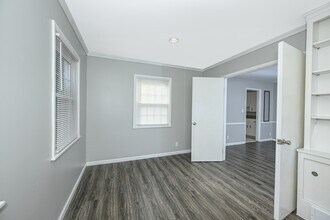 19226 Winslow Rd in Shaker Heights, OH - Foto de edificio - Building Photo