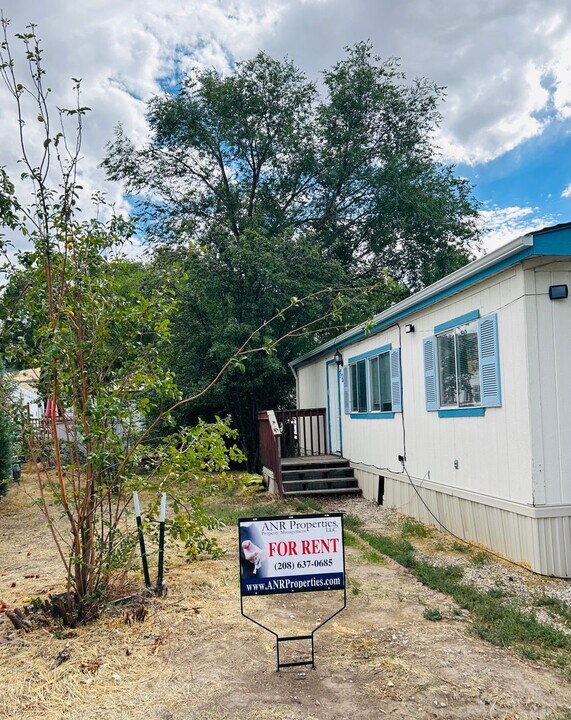 845 Barton Rd in Pocatello, ID - Building Photo