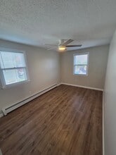 38 Brown St, Unit 2 in New Britain, CT - Building Photo - Building Photo