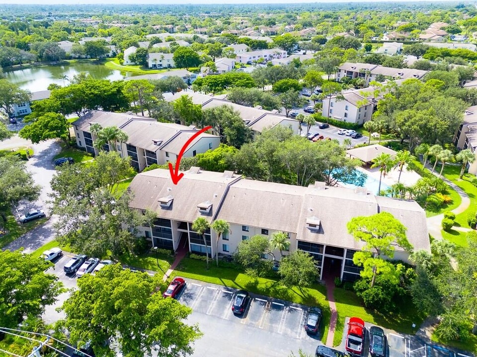 202 Foxtail Dr in Greenacres, FL - Building Photo