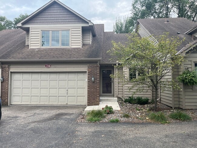 property at 734 Sullivan Way NE
