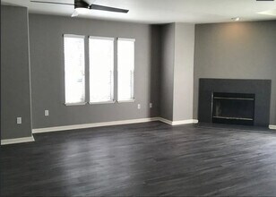 Ray Myers in Santa Rosa, CA - Foto de edificio - Building Photo