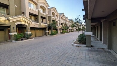 4455 E Paradise Village Pky S in Phoenix, AZ - Building Photo - Building Photo