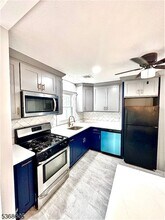 589 Lake Shore Dr in Parsippany Troy Hills, NJ - Building Photo - Building Photo