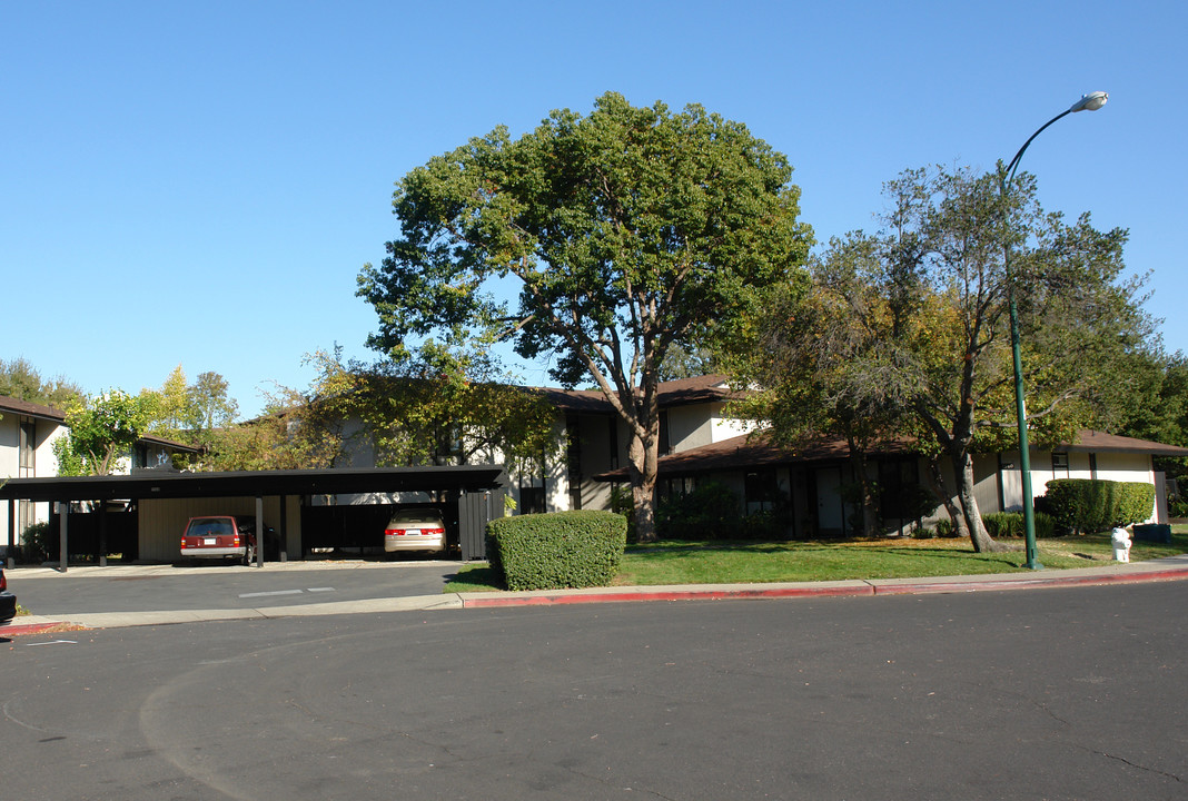 1960 Desert Cir in Walnut Creek, CA - Building Photo