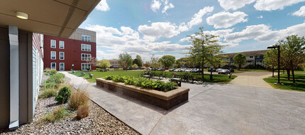 Metro Crossing Apartments in Eau Claire, WI - Foto de edificio - Building Photo