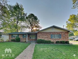 1966 S Mayfair Ave in Springfield, MO - Building Photo