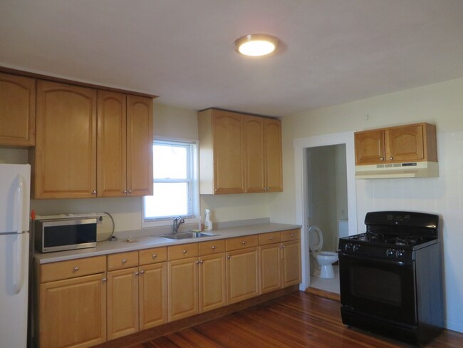 68 Valley St, Unit #3 in Wakefield, MA - Foto de edificio - Building Photo