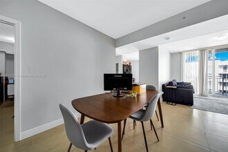 2425 SW 27th Ave in Coral Gables, FL - Building Photo - Building Photo
