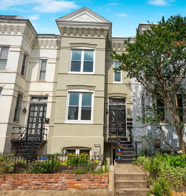 724 5th St NE, Unit #1