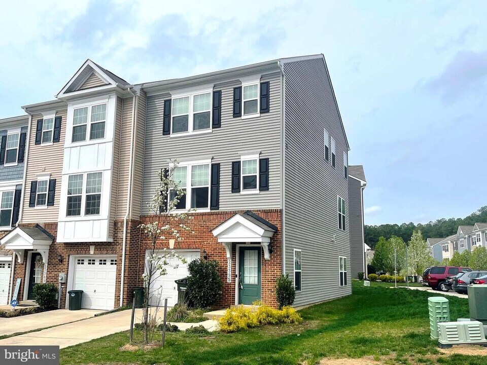 23395 Leyland St in California, MD - Building Photo