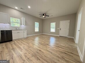 326 S McIntosh St in Elberton, GA - Building Photo - Building Photo