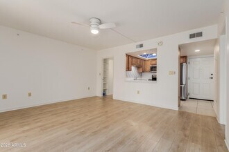 10330 W Thunderbird Blvd in Sun City, AZ - Building Photo - Building Photo