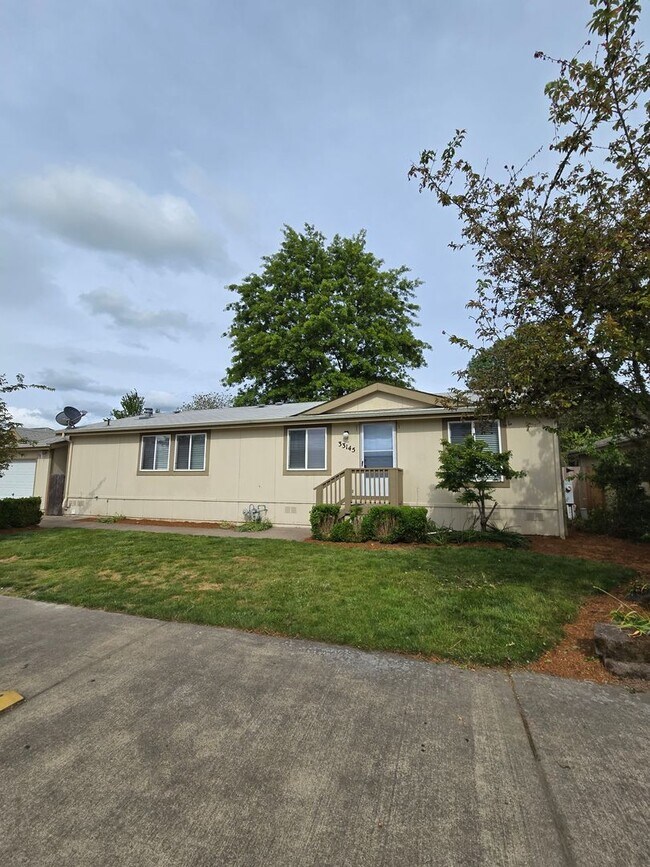 33145 Geranium Ln in Tangent, OR - Building Photo - Building Photo