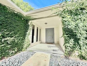 205 McPherson Dr in Laredo, TX - Building Photo - Building Photo