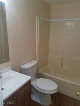 5583 Hobble Creek Dr in Las Vegas, NV - Building Photo - Building Photo