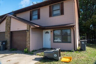 423 S Park Square Dr in Bloomington, IN - Building Photo