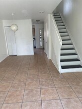 2050 NE 167th St in North Miami Beach, FL - Building Photo - Building Photo