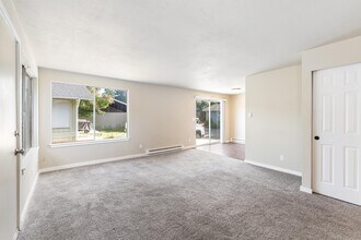2012 N Cambrian Ave in Bremerton, WA - Building Photo - Building Photo