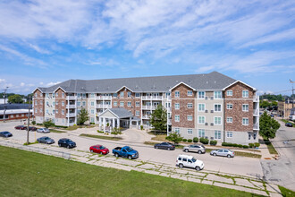 Harborside Commons in Kenosha, WI - Foto de edificio - Building Photo