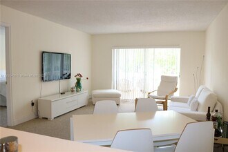 7800 Camino Real in Miami, FL - Building Photo - Building Photo