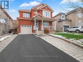 104 William Booth Ave in Newmarket, ON - Building Photo - Building Photo